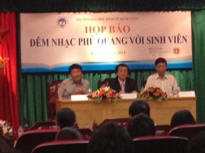 “Điều giản dị”- Đêm nhạc Phú Quang với sinh viên